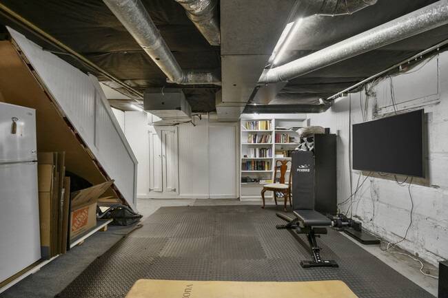 Building Photo - 330 First Ave