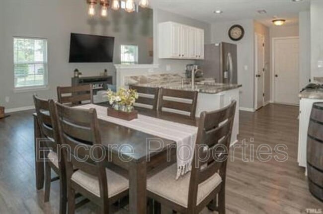 Building Photo - 221 Danesway Dr