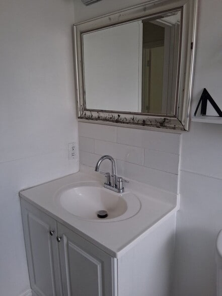 Building Photo - 3150 Pinellas Point Dr S