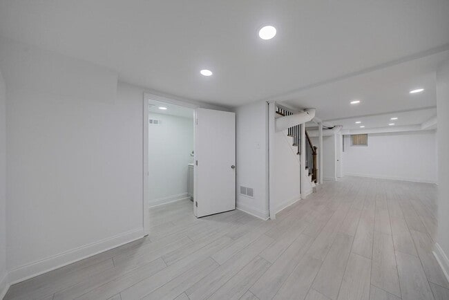 Building Photo - 593 Lynnhaven Dr SW