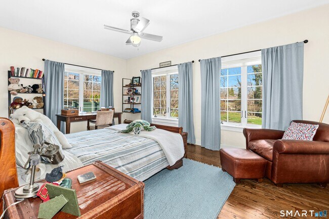 Building Photo - 9 Dancing Bear Rd