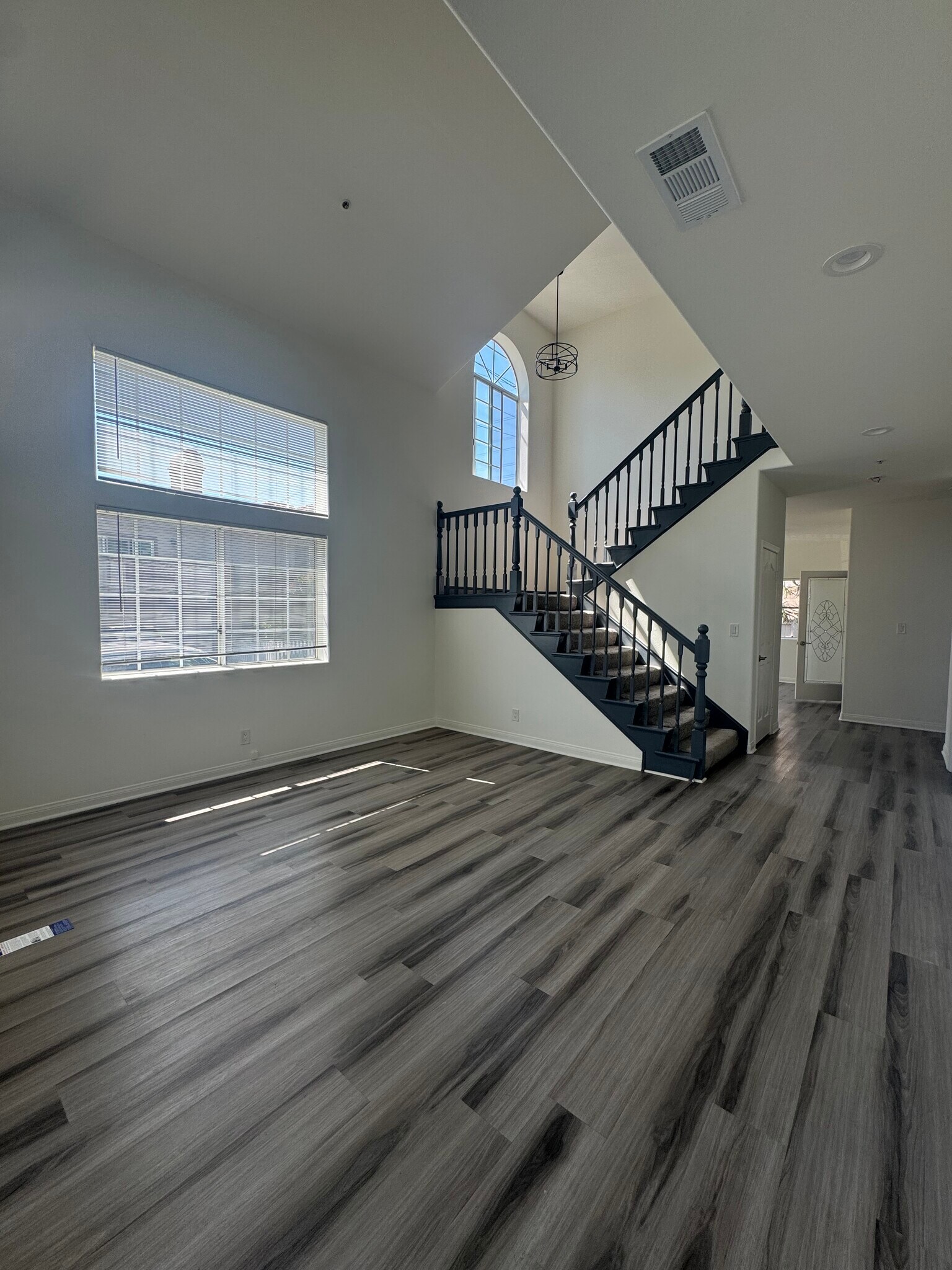 Building Photo - 1600 Perkins Ln
