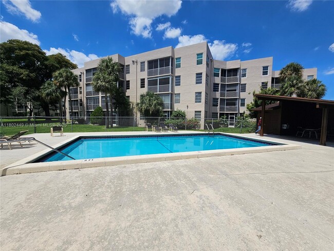 Building Photo - 9520 Seagrape Dr