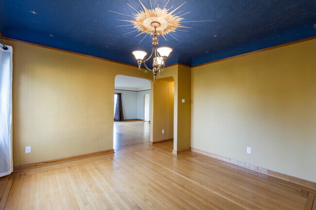 Building Photo - Rose City Park English Tudor with Stunning...