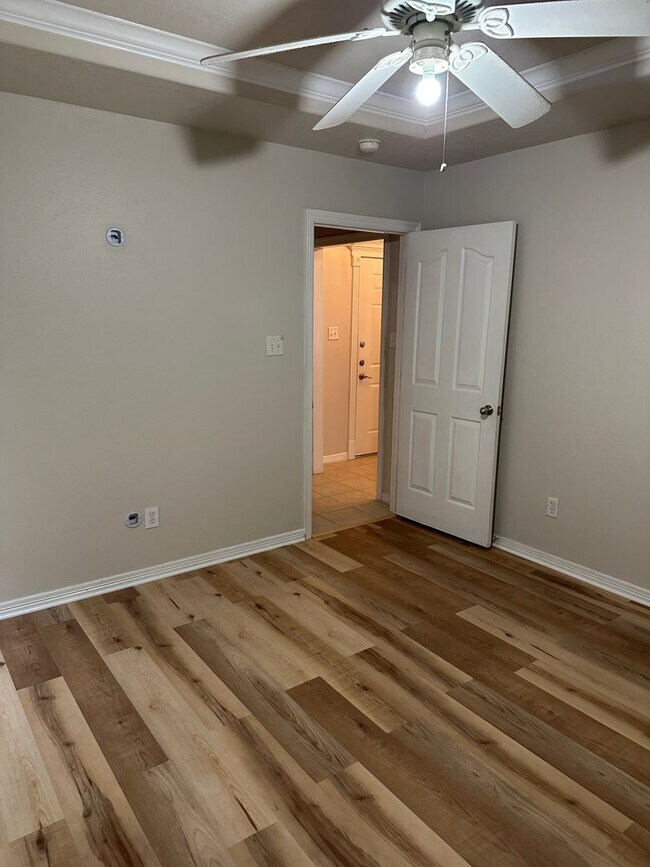 Building Photo - 3707 Essen Loop