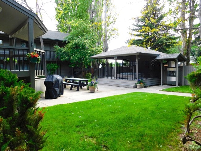 Building Photo - 180 Vista Dr