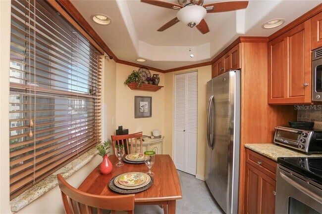 Building Photo - 1770 Benjamin Franklin Dr