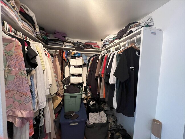 Building Photo - 1450 Lincoln Rd