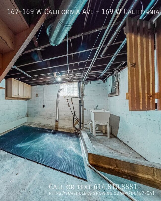 Building Photo - Three Bedroom- Clintonville