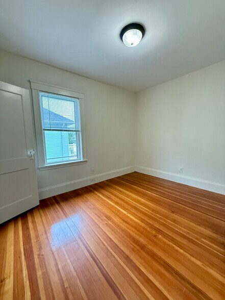 Building Photo - 68 Putnam St