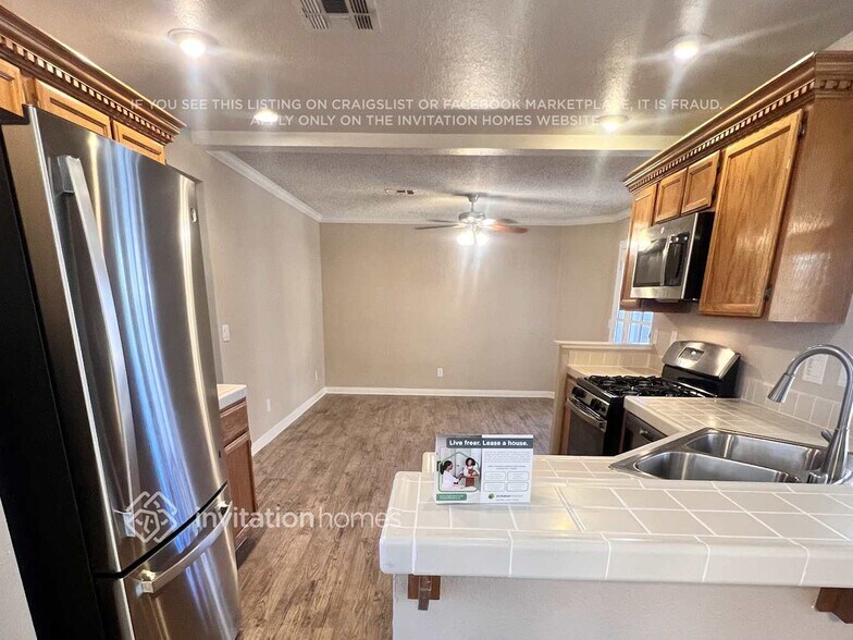 Building Photo - 760 Charwood Cir