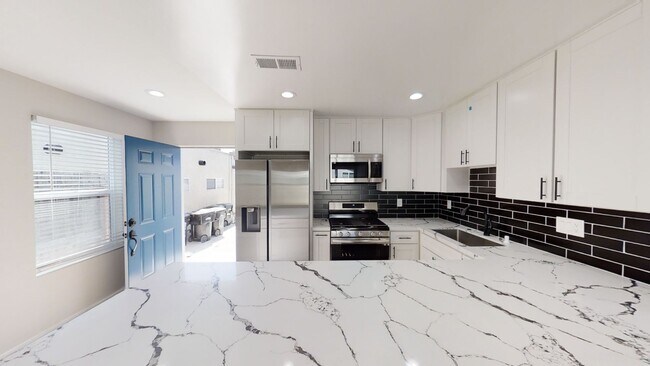 Building Photo - NEW (2022) 4BD/2BA