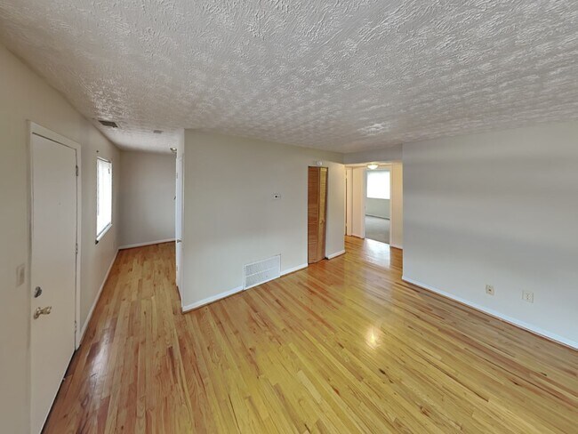 Building Photo - 350 E 12th Ave