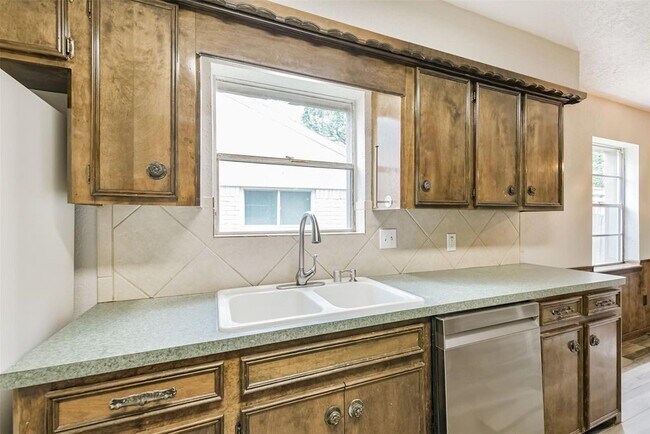 Building Photo - 28902 Twisted Oak Dr