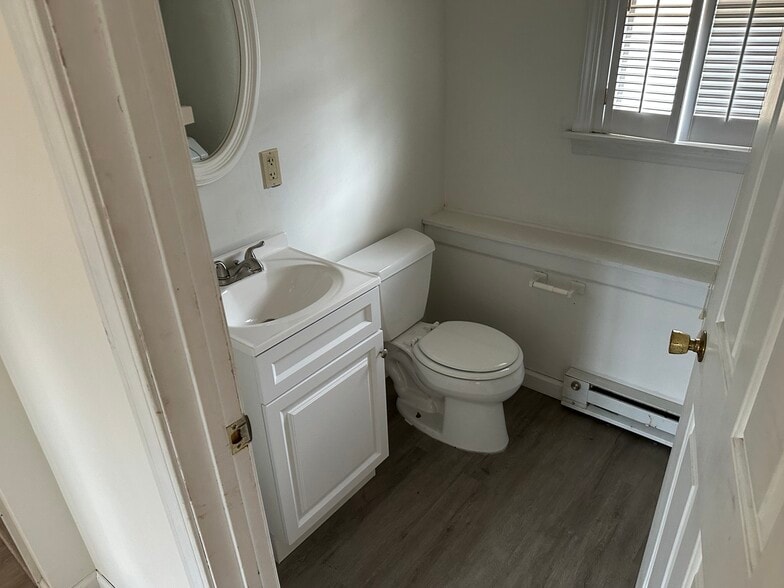 Building Photo - 6 Birch Cir