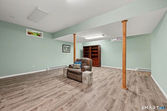 Building Photo - 56 Barholm Ave