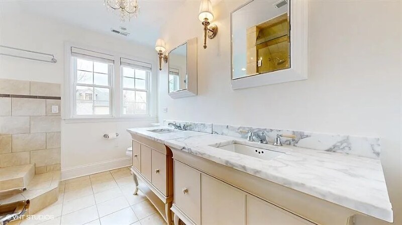 Building Photo - 187 Forest St