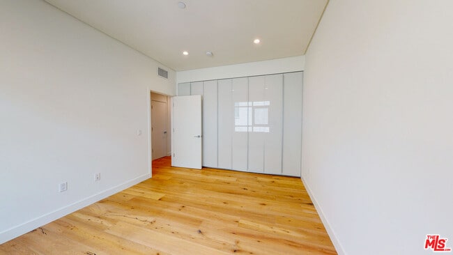 Building Photo - 938 Orange Grv Ave