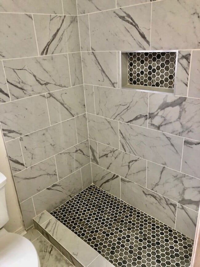 Building Photo - UPDATED IN TOWN SOUTH-LARGE 4/3 BRICK HOME-VERY NICE