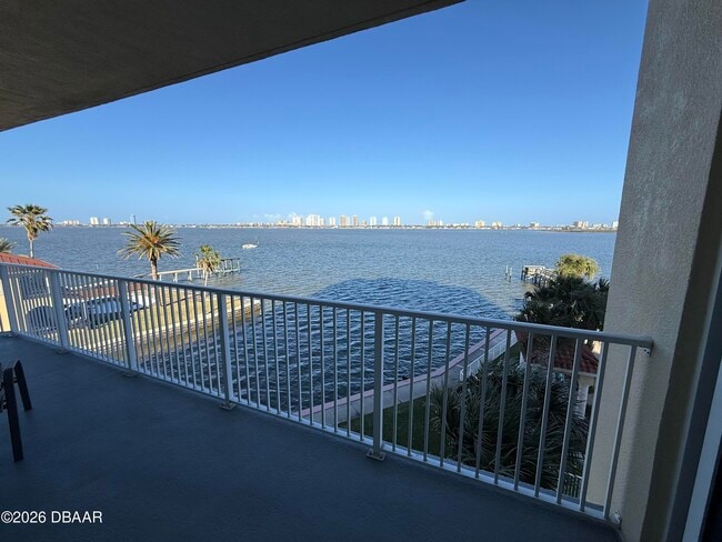 Building Photo - 2801 S Ridgewood Ave