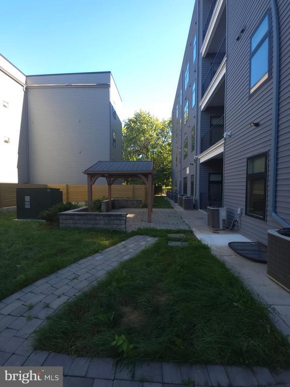 Building Photo - 3925 Haverford Ave