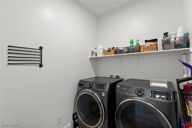 Building Photo - 692 Echelon St