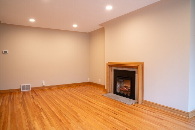 Building Photo - 3938 W 49th St