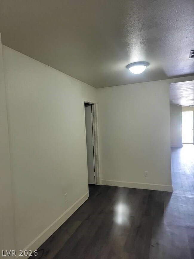 Building Photo - 3412 Townhouse Dr