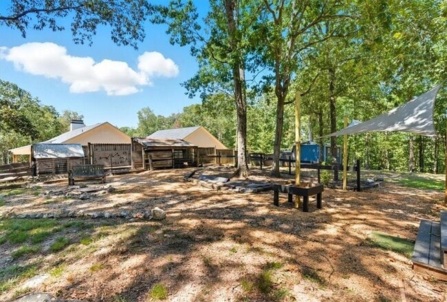 Building Photo - 96 Collins Rd