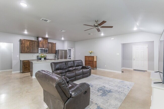 Building Photo - "Charming 3-Bedroom Retreat with 2 Baths and 1,760 Sq Ft of Comfort in Copperas Cove!"