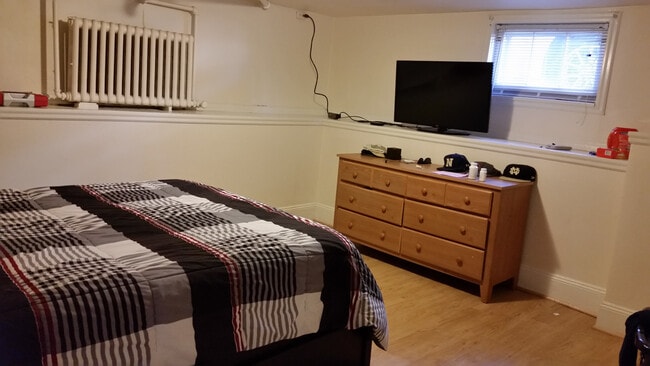 Building Photo - Coming soon! 1 bedroom apartment in EASTPORT!