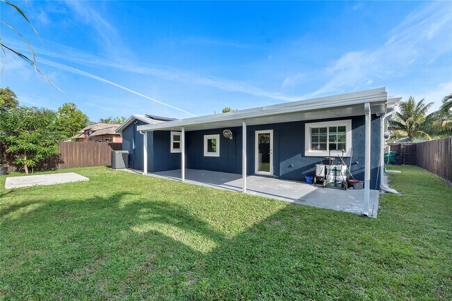 Building Photo - 5820 NW 56th Pl