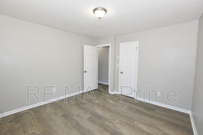Building Photo - 7923 Thompson Rd