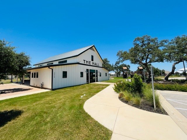 Building Photo - "Charming 3-Bedroom Retreat with 2 Baths i...