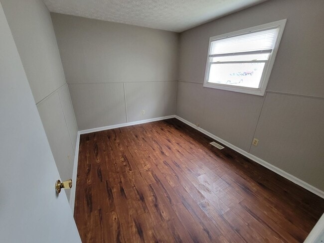 Building Photo - **Deposit Special $500** 1024 Franklin St ...