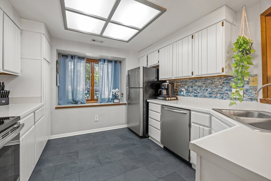Building Photo - 4321 Sunscape Ln