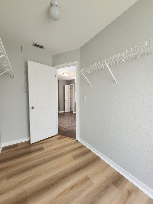 Building Photo - 505 Buckshot Ln