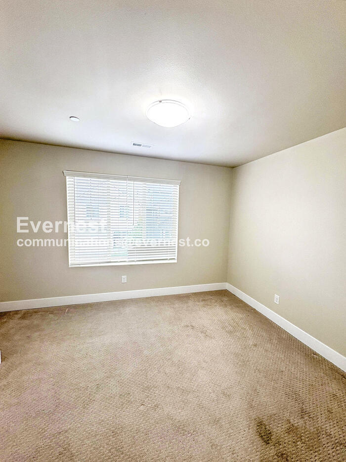 Building Photo - 14830 16th Pl W