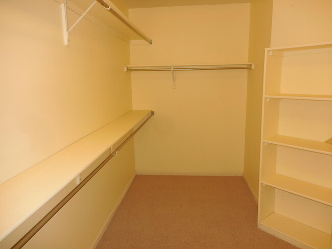 Building Photo - 3020 Gallinger Dr
