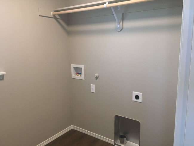 Building Photo - Cozy 2BR Home with Covered Patio & Animal-Friendly Yard – Utilities Included!