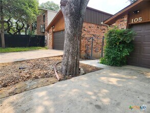 Building Photo - 105 E Tanglewood Dr