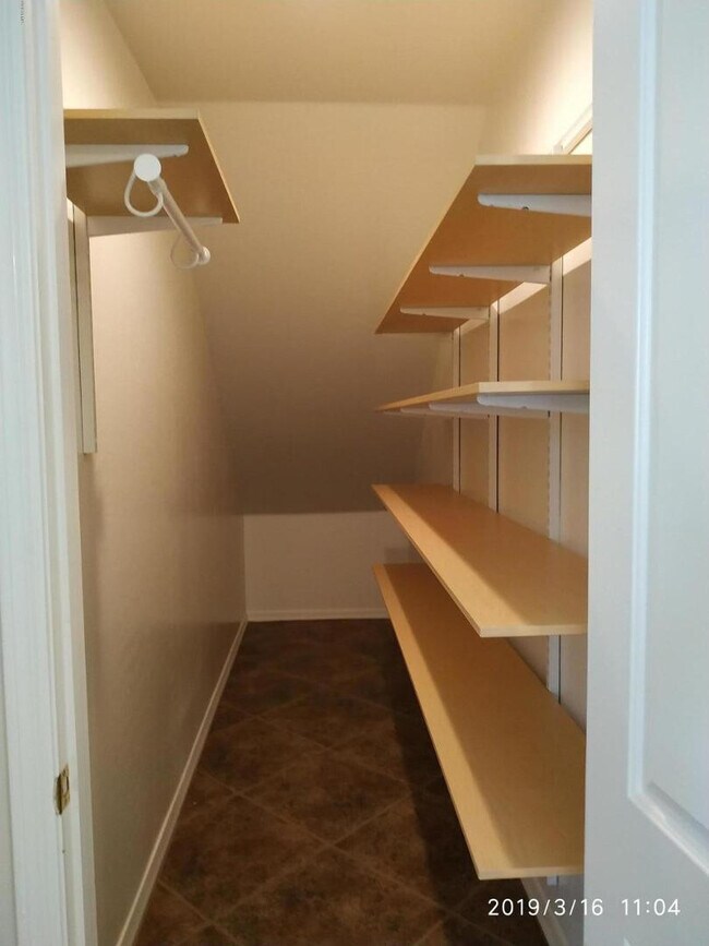 Building Photo - 1530 W Thompson Way