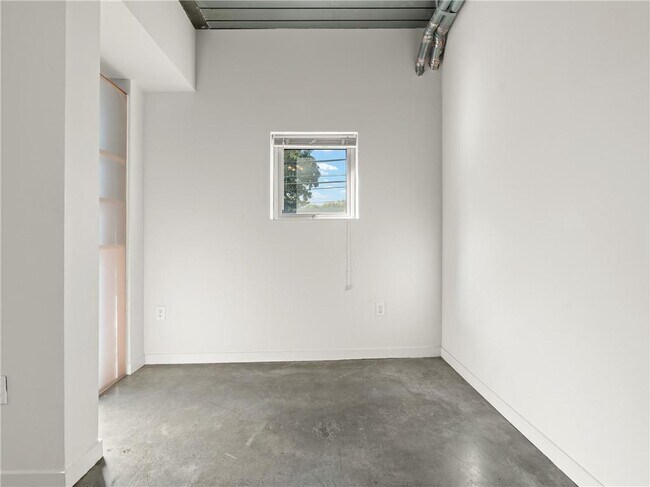 Building Photo - 620 Glen Iris Dr NE