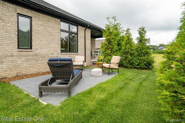 Building Photo - 850 Marlayna Dr