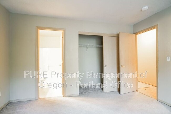 Building Photo - 3633 NE 158th Ave