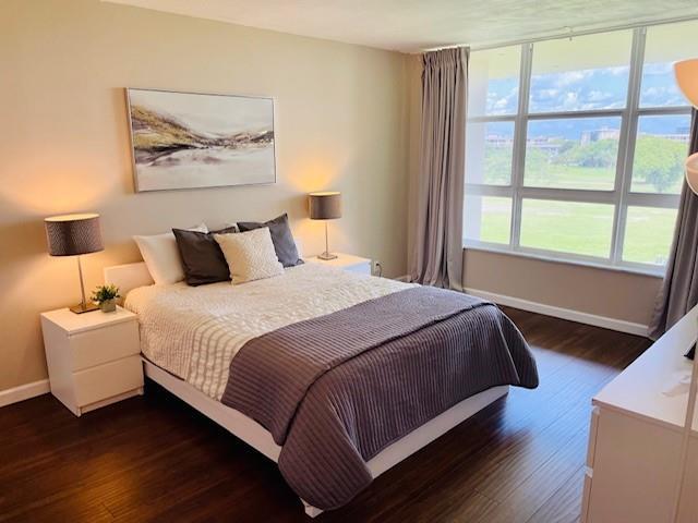 Building Photo - 3150 N Palm Aire Dr