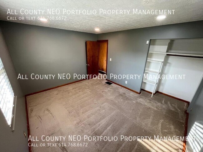 Building Photo - 3393 Homecroft Dr