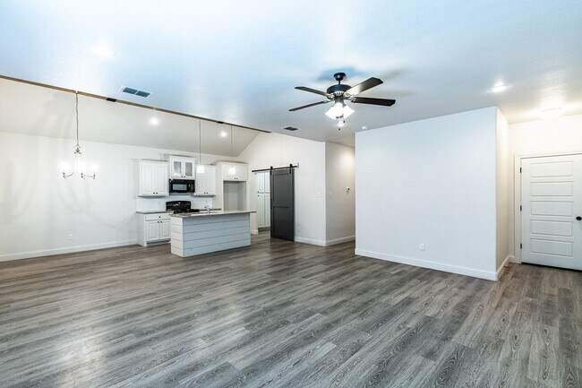 Building Photo - "Charming 3-Bedroom Duplex with 2 Full Baths and 1500 Sq Ft of Comfortable Living in Lubbock!"
