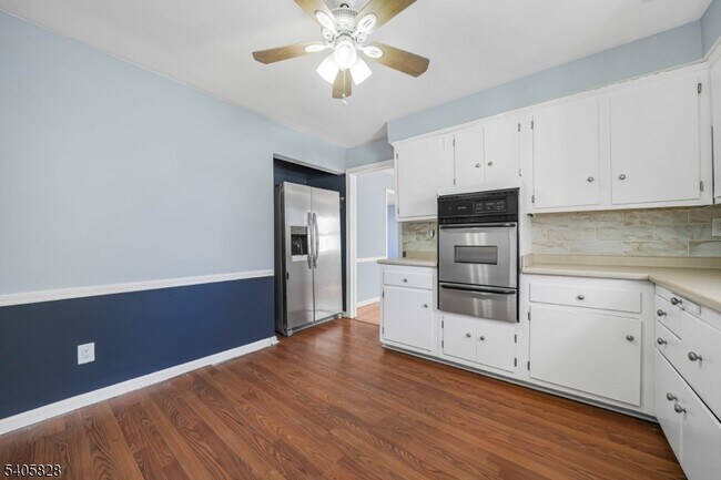 Building Photo - 686 Gates Terrace