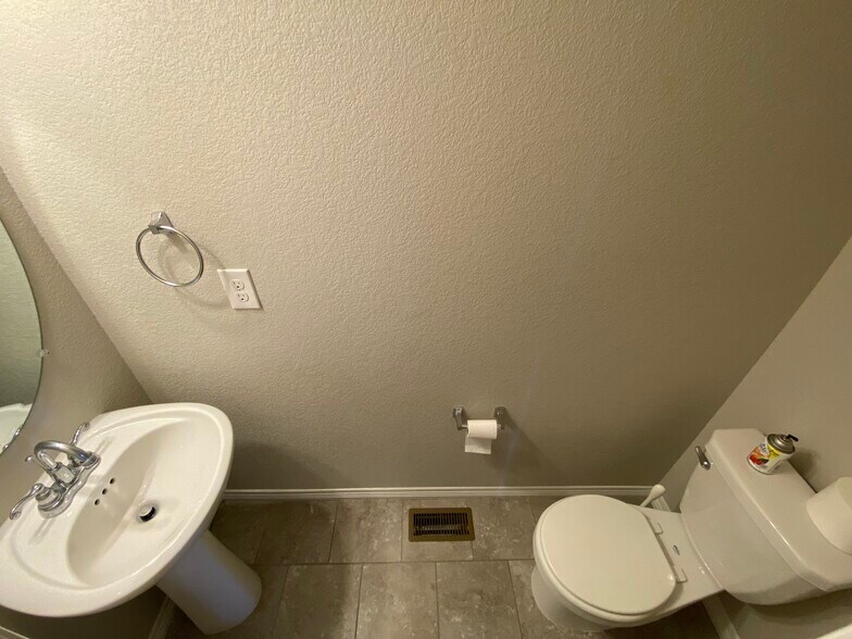 Building Photo - 6834 Mandan Dr